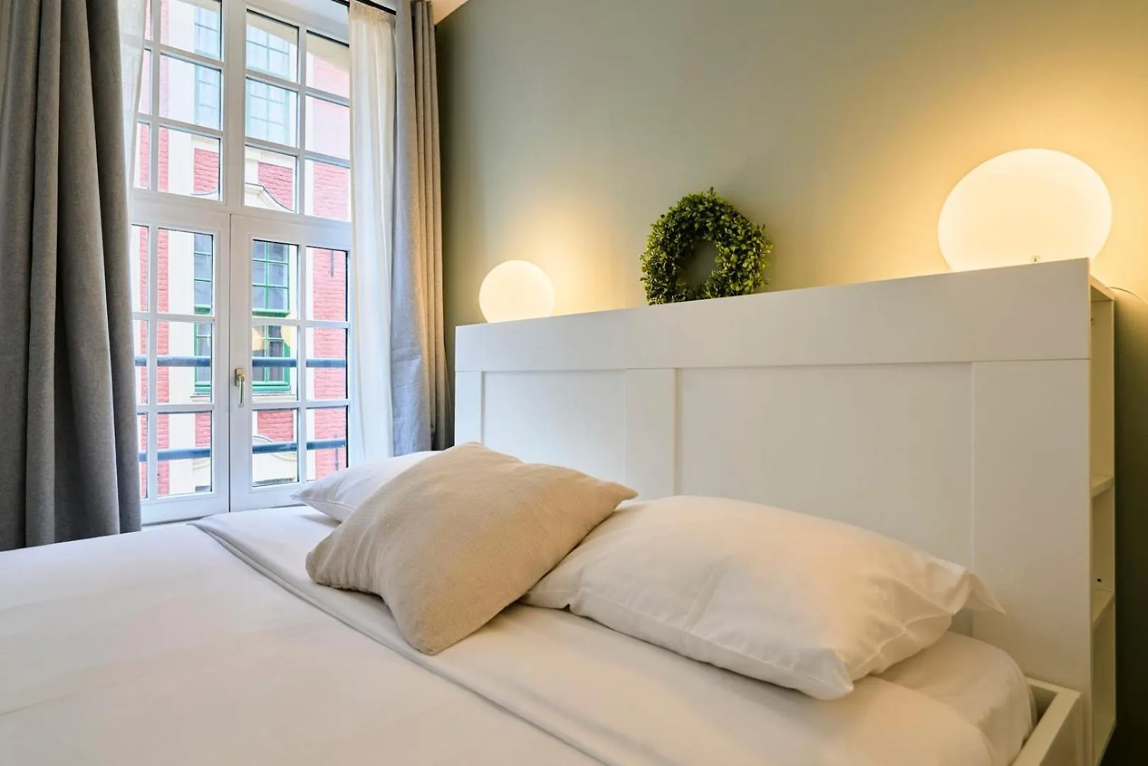 Spacious One Bedroom Apartment Ideally Located Lille 0*,